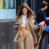 Emily Ratajkowski foi flagrada aos beijos com Harry Styles em viagem ao Japão