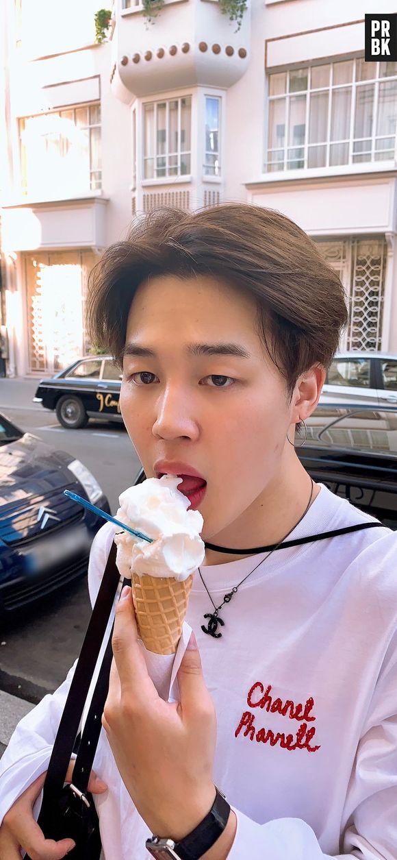 Jovem que gastou R$1 milhão em cirurgias plásticas para se parecer com Jimin do BTS morre