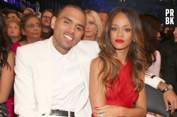 Chris Brown continuou comentando fotos de Rihanna mesmo após o fim do namoro