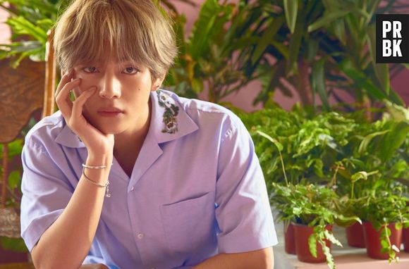 V, do BTS, aparece com cabelo novo e saúde dos fios preocupa fãs: "Destruído"