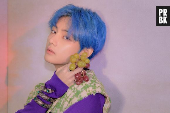 Kim Taehyung, do BTS, aparece com cabelo novo e saúde dos fios preocupa fãs: "Precisa de hidratação"