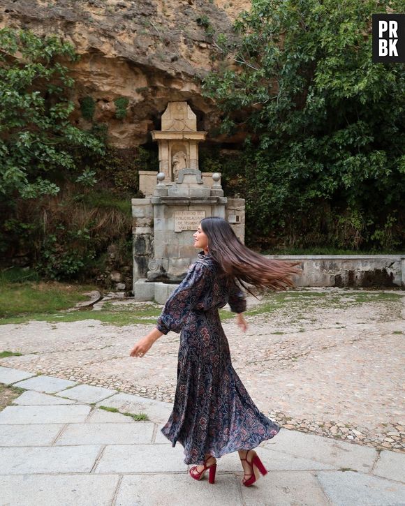 Vestidos com movimento e bem delicados são típicos da estética Cayetana