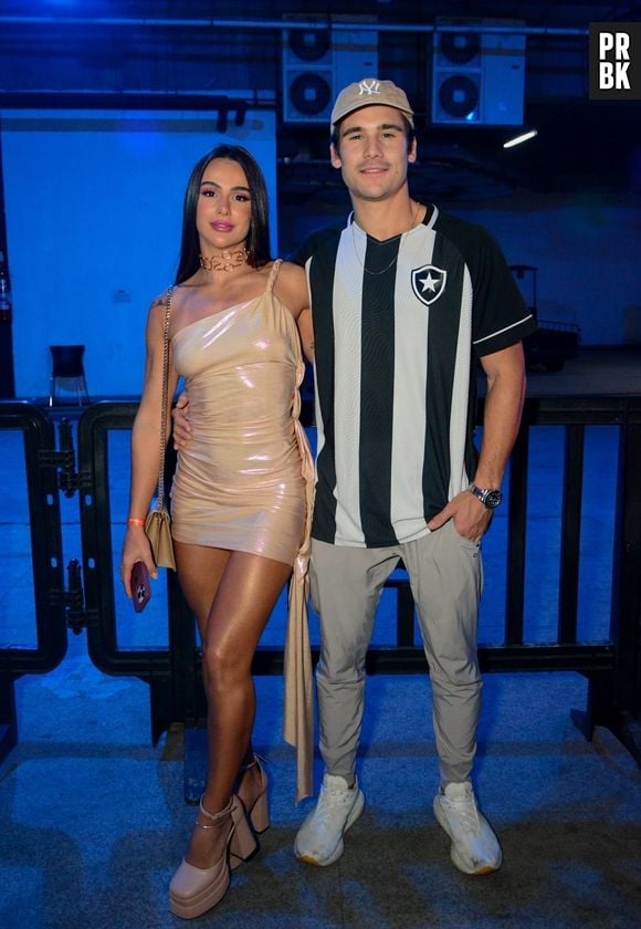 Nicholas Prates foi ao "Numanice" com a namorada Luiza Caldi