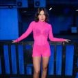 Jade Picon abusou da transparência em look pink bem justinho