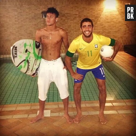 Neymar e Pedro Scooby teriam se relacionado em suruba