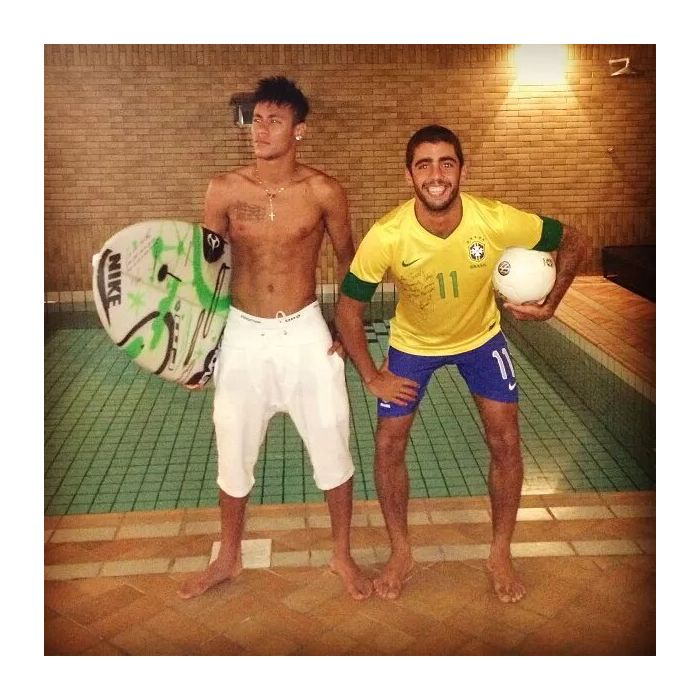 Neymar e Pedro Scooby teriam se relacionado em suruba