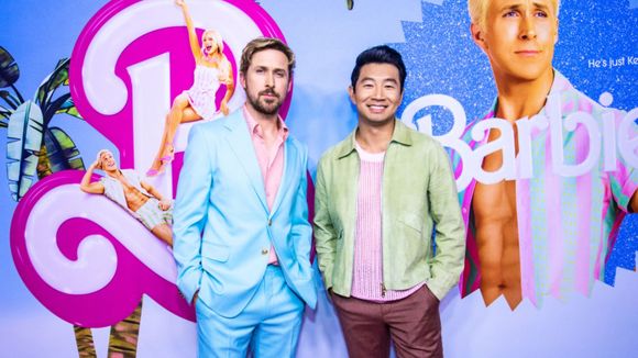 Masculinidade frágil? Ryan Gosling e Simu Liu, de "Barbie", protagonizam climão em evento por mão na cintura