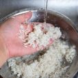 A polêmica de lavar ou não o arroz é uma das mais conhecidas