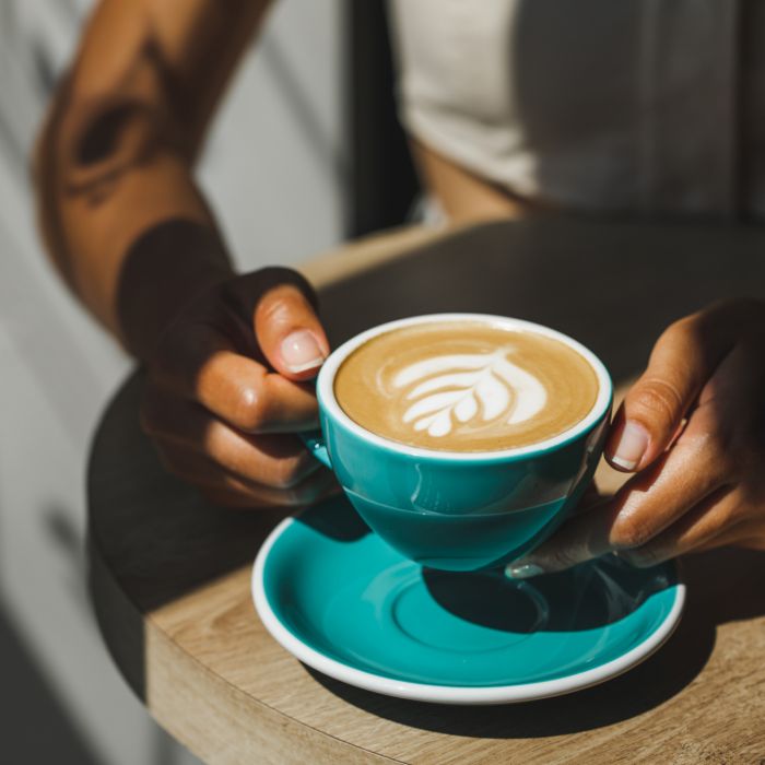 Muitas pessoas não conseguem começar o dia sem uma xícara de café