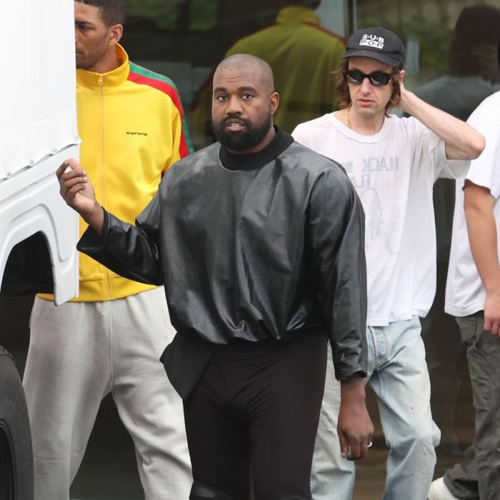 Kanye West faz pedidos inusitados em reforma de mansão