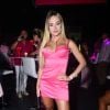 Gabi Martins apostou em um vestidinho curto bem pink para a festa de Virgínia