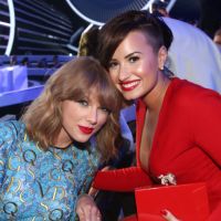 Demi Lovato e Taylor Swift já ficaram? Semelhanças entre músicas e revelação da cantora levantam teoria