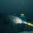  Colar de ouro feito de dente de tubarão foi encontrado nos destroços do Titanic 
  