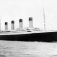  Colar de ouro feito de dente de tubarão encontrado nos destroços do Titanic não pode ser retirado 