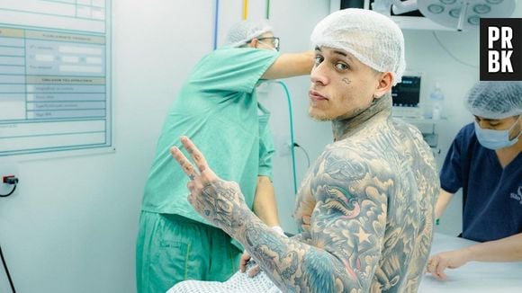 Mc Pedrinho fez tatuagem do próprio rosto no bumbum