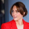  Kate Middleton exibe novo visual em passeio e atrai olhares 