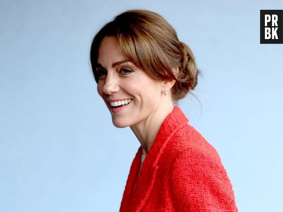 Novo estilo de cabelo de Kate Middleton rouba a cena em passeio