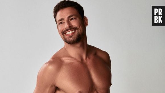 Cauã Reymond já posou para várias fotos sensuais