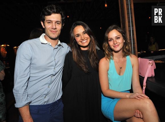 O casal Adam Brody e Leighton Meester evita fotos em público