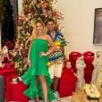 Virginia usou vestido verde com babados para comemorar Natal com a família