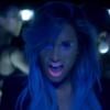 Demi Lovato mostra que cresceu em clipe de "Neon Lights"