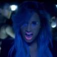 Demi Lovato mostra que cresceu em clipe de "Neon Lights"