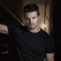 Em "Arrow": Na 3ª temporada, Oliver (Stephen Amell) ganha um novo inimigo no season finale!