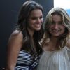 Inseparáveis! Bruna Marquezine e Sasha Meneghel se encontraram nos bastidores dos 25 anos da Fundação Xuxa Meneghel