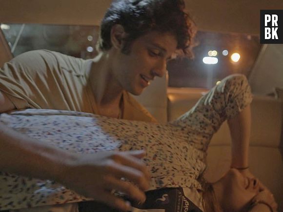 Depois de muito resistir, Laís (Luísa Arraes) aceita pedido de namoro de Rafael (Chay Suede) em "Babilônia"