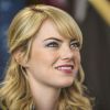 Emma Stone também estrela "O Espetacular Homem-Aranha", ao lado de Andrew Garfield, seu namorado na vida real