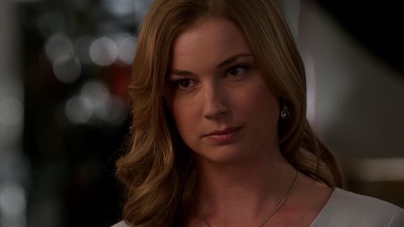 Em "Revenge": na 4ª temporada, Victoria arma contra Amanda (Emily VanCamp) e vence!