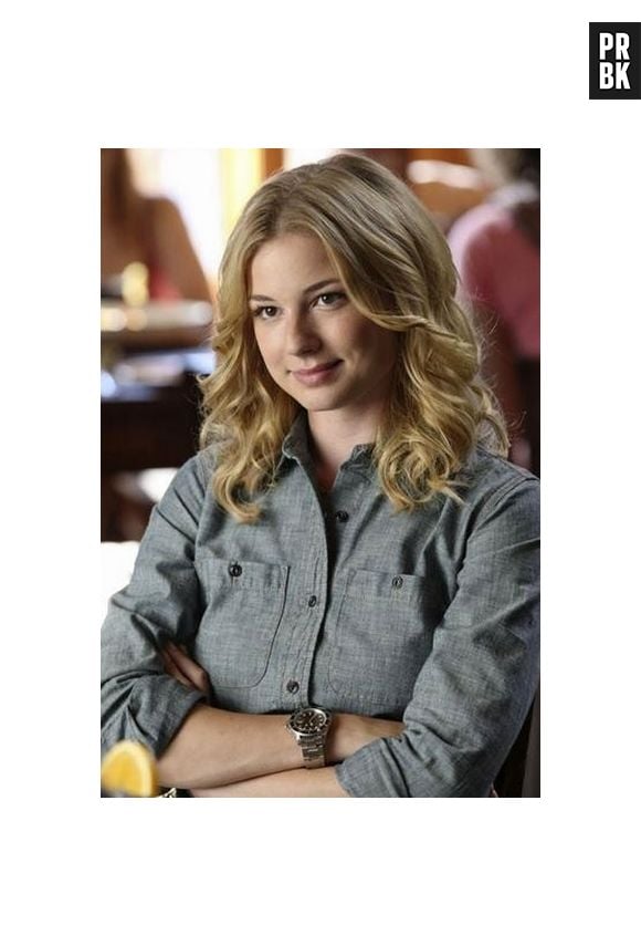 Que filha honraria a família como Emily Thorne (Emily VanCamp) fez em "Revenge"?