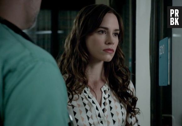 Charlotte (Christa B. Allen) doou o coração de Victoria (Madeleine Stowe) para que Emily (Emily VanCamp) sobrevivesse em "Revenge"