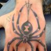 O Homem-Aranha vai ficar com inveja dessa tatuagem interativa