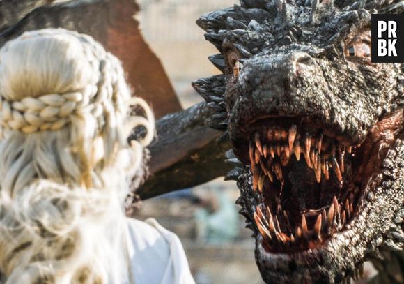 Em "Game of Thrones", Daenerys (Emilia Clarke) foi salva por seu Drogon