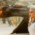 Em "Game of Thrones", Drogon quase foi assassinado ao defender Daenerys (Emilia Clarke)
