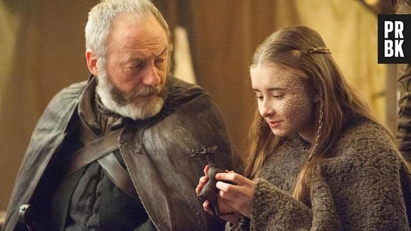 Shireen (Kerry Ingram) foi sacrificada por seu próprio pai, Stannis (Stephen Dillane), em "Game of Thrones"