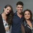  Reynaldo Gianecchini posa com a novata Agatha Moreira e a veterana Marieta Severo, companheiras de cena em "Verdades Secretas" 