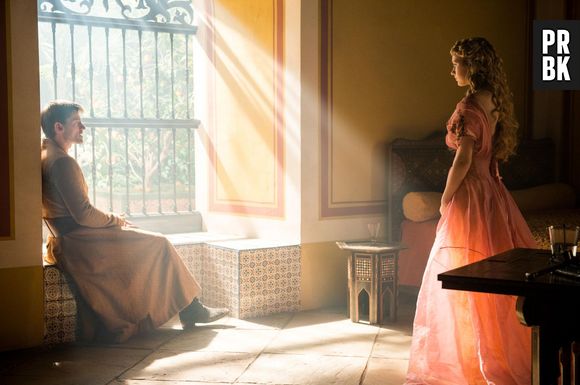 Jamie (Nikolaj Coster-Waldau) e Myrcella (Nell Tiger Free) vão sofrer uma emboscada em "Game of Thrones"