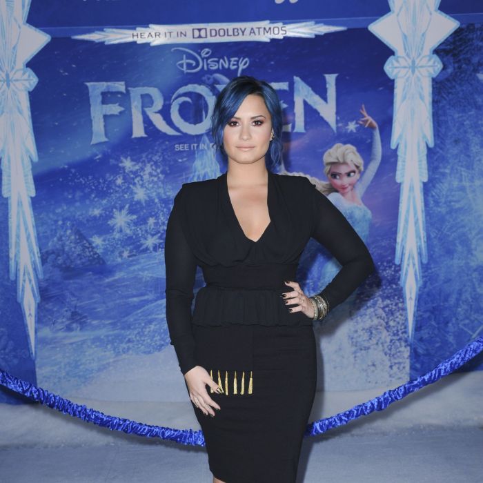 Já sobre os distúrbios alimentares, Demi Lovato revelou que chegava a vomitar sangue: &quot;Passei a vomitar tudo e ficar passando fome&quot;
