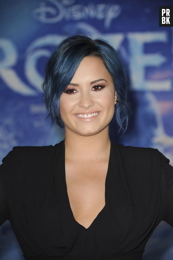 Em entrevista, Demi Lovato falou sobre o vício em drogas em em álcool e relembrou do período que se tratava de distúbios alimentares: "Eu passei a vomitar apenas sangue"