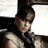 Além de arrasar como a Imperatriz Furiosa, de "Mad Max", Charlize Theron também provou que fica linda de qualquer maneira!