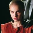  Natalie Portman tamb&eacute;m j&aacute; aceitou o desafio e raspou os fios para o seu papel em "V de Vingan&ccedil;a" 