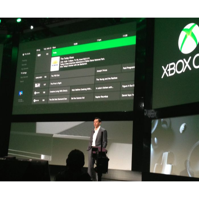 Yusuf Mehdi apresentou aplicativos no anúncio do Xbox One
