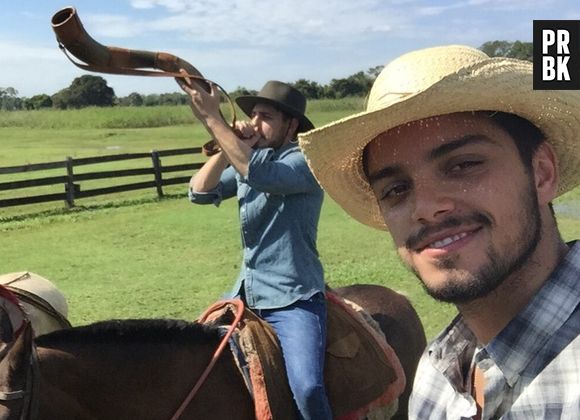 Daniel Rocha e Rodrigo Simas gravam próxima temporada do "Estrelas" no Pantanal