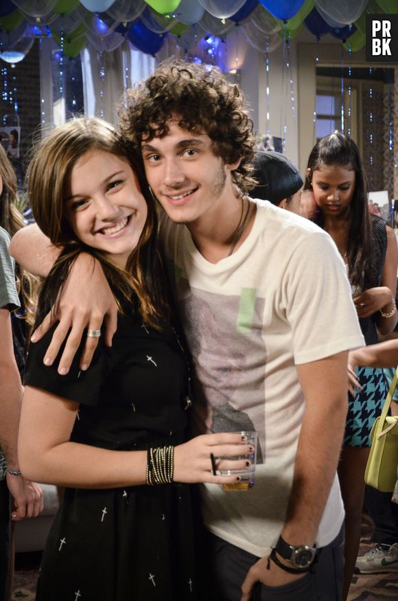 Alice Wegmann e Guilherme Prates foram descobertos em "Malhação" ao viver o casal Lia e Dinho. Os dois contracenarão novamente na trama "Em Família"!