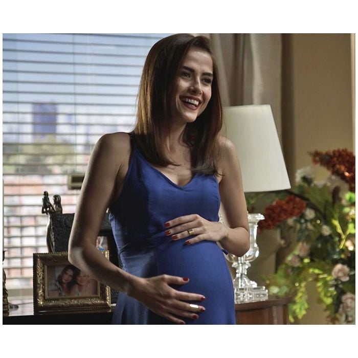 Margot (Maria Casadevall) está grávida de nove meses em &quot;I Love Paraisópolis&quot;
