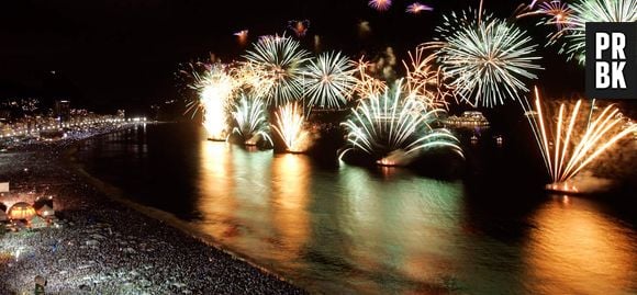 O Réveillon da Praia de Copacabana, no Rio, é um dos mais conhecidos do Brasil. Neste ano, serão 24 toneladas de fogos de artifícios que vão iluminar por 16 minutos o céu carioca