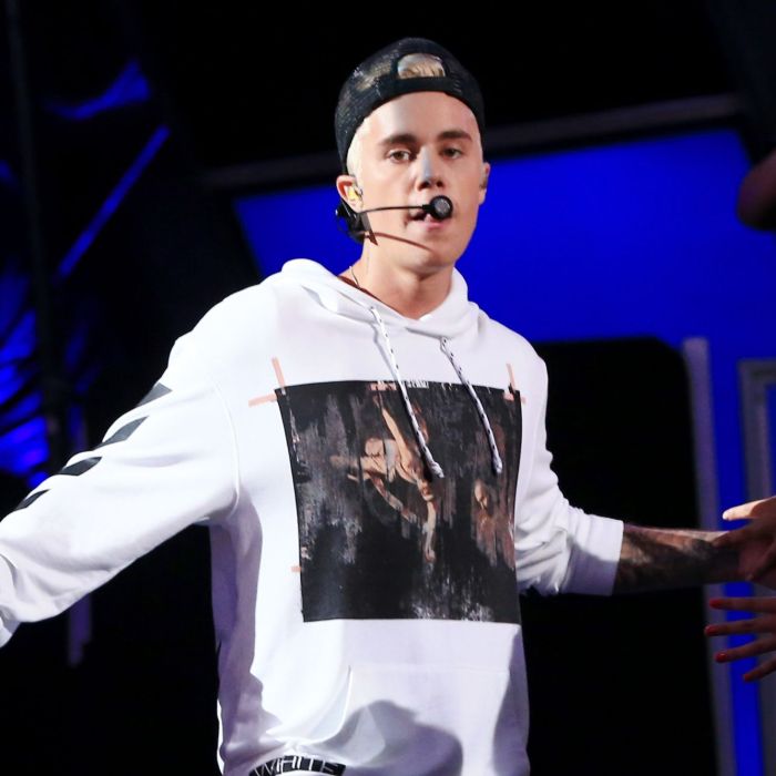 Justin Bieber apoia o evento de caridade &quot;Think It Up&quot; cantando &quot;What Do You Mean?&quot;   