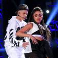 Justin Bieber canta "What Do You Mean?" e sensualiza com dançarina no evento de caridade "Think It Up"